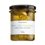 Grüne Oliven mit Mandeln